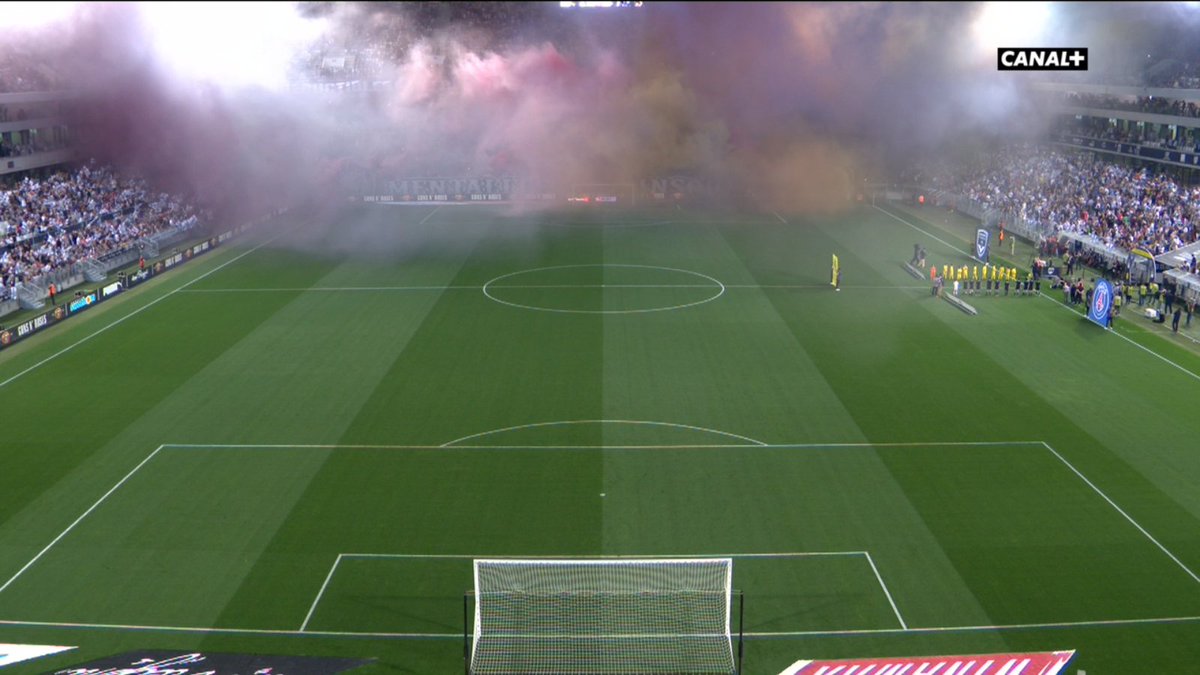 YonEcenarro's tweet photo. 1M€ d'amende + 3 matchs pour Malcom. https://t.co/B6bbQpNTRd