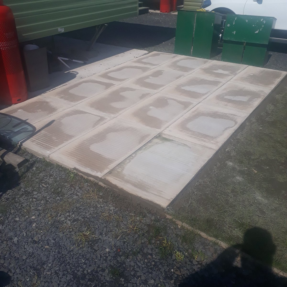 darren_birkett's tweet photo. New shed base done #darrenbirketthomeimprovement #HomeImprovement #landscape #shedbase #flagging @StevenR1967 @JayneStewart19 https://t.co/GdMsXSEpE9