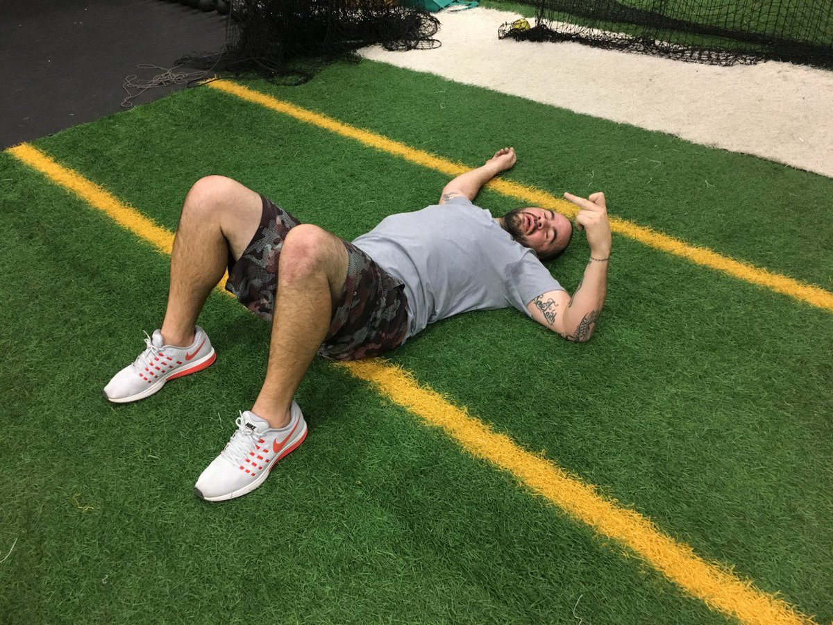 EricDagati's tweet photo. @CoachMiguel27 💓 Conditioning
Doesn't everyone???

Coach Mike don't look so good...

#ONEHumanPerformance #ProdigyTraining @CoachMiguel27 @ProdigyTraining @nick_mangum https://t.co/LbAjjvhWHu