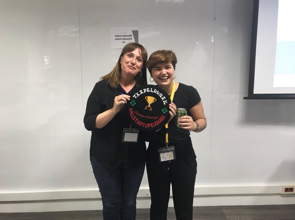 Irati y Lorena las dos ganadoras del #AllstartupEuskadi con el proyecto Allegra. Una plataforma para poder personalizar tu último adiós ¡Enhorabuena campeonas! 💪🏻 #startup #emprender #bilbao