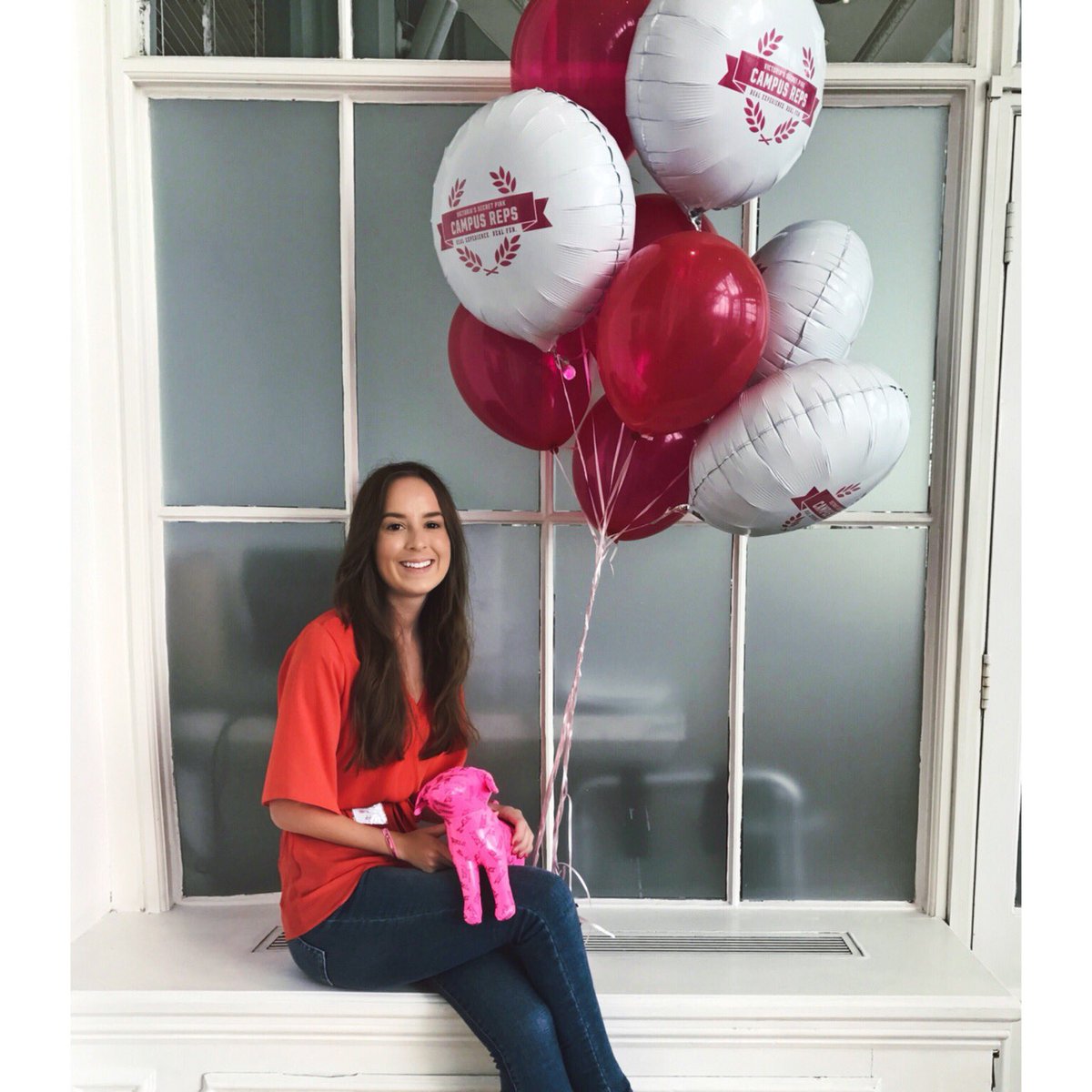 Want to find out what it's like to be a VS PINK Campus Rep? 🙋🏻 Check out our Rep interview on Instagram if you're thinking of applying!💗