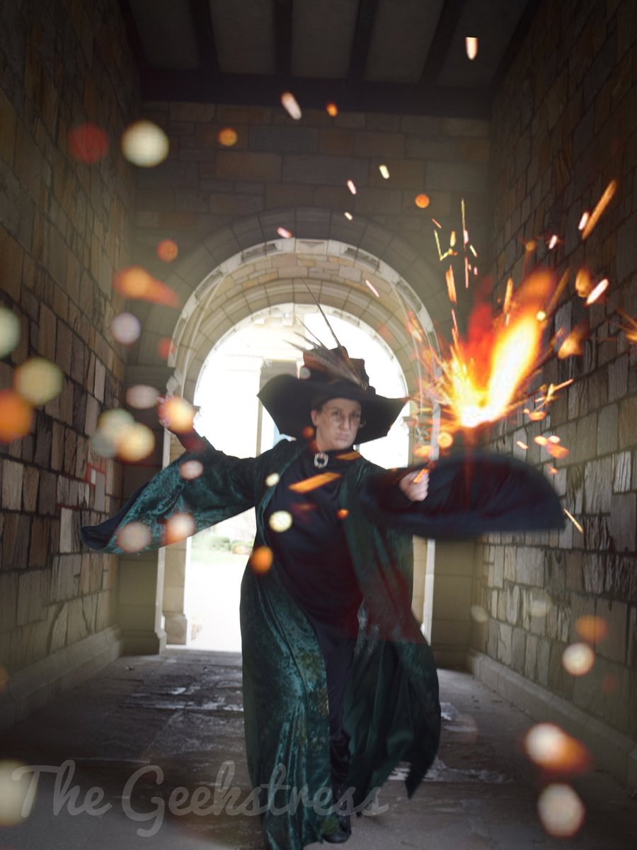 GeekstressCos's tweet photo. New cosplay: Professor McGonagall! https://t.co/KH8aKKuFEI