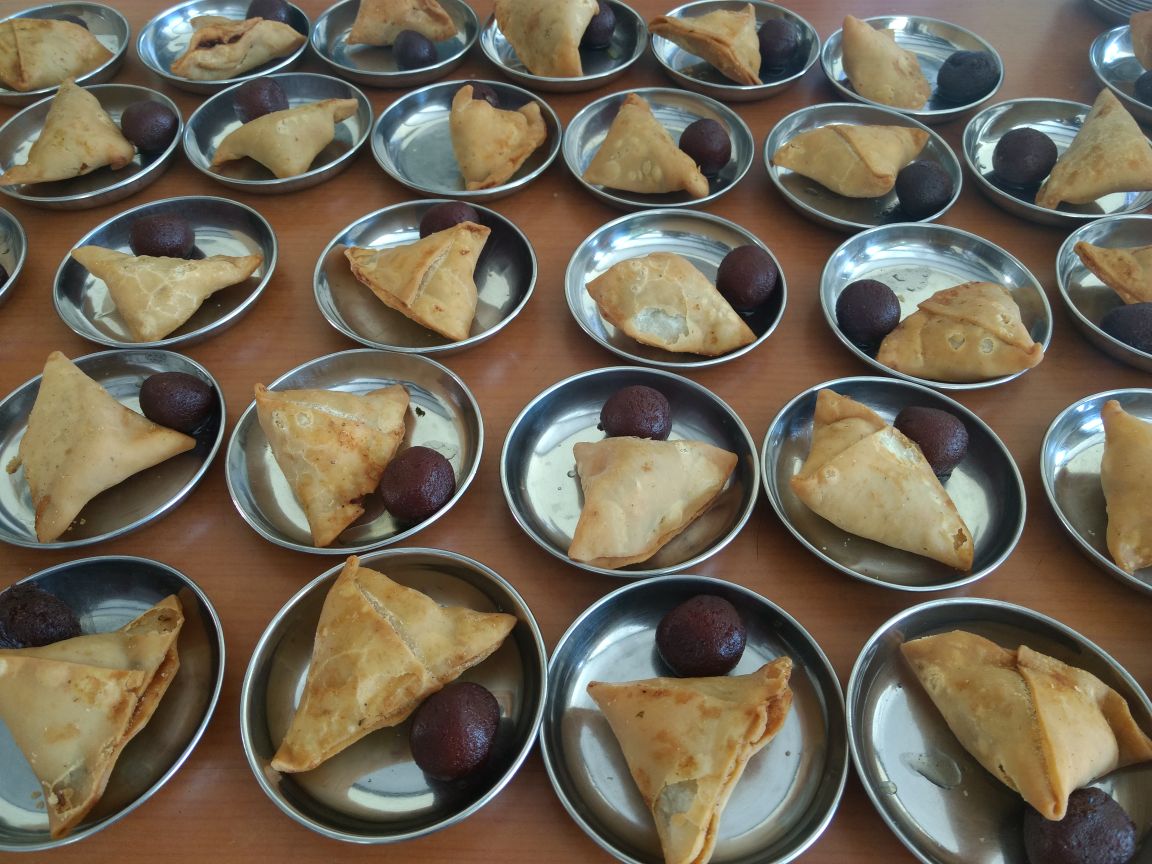 CycleKatta's tweet photo. This #CycleKatta we made sure that, will not generate any trash & used this steel plates & glasses. Katta team organised everything well in advanced. Samosa, Gulabjamun & Kokam Sarbat was the refreshment for the day. Thanks Kavita, Dinanath & Avanti for this arrangement ✌🙏 https://t.co/8BmSh8HweZ