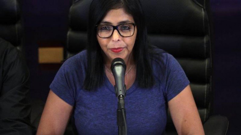 ConElMazoDando's tweet photo. Así Delcy Rodríguez conmemoró el 19 de abril de 1810 https://t.co/4f3TK4qCCJ https://t.co/WdIUFzG4EH