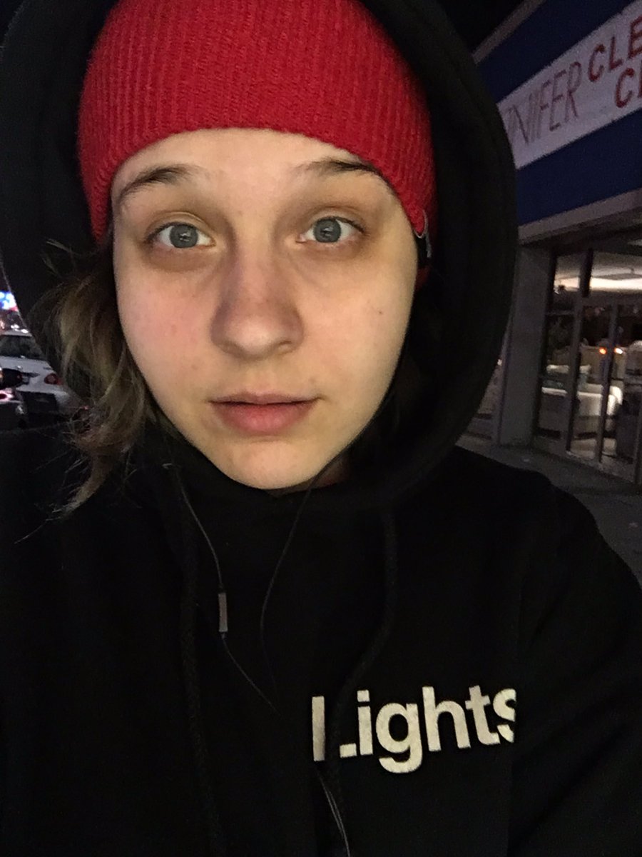 MomoRamos94's tweet photo. Not like the best looking but there's a pupper so that makes me a little cuter lol #selfiesforqueers #LGBTCuties #gwlg #single #slideintheDM https://t.co/Wen5ikYXYT
