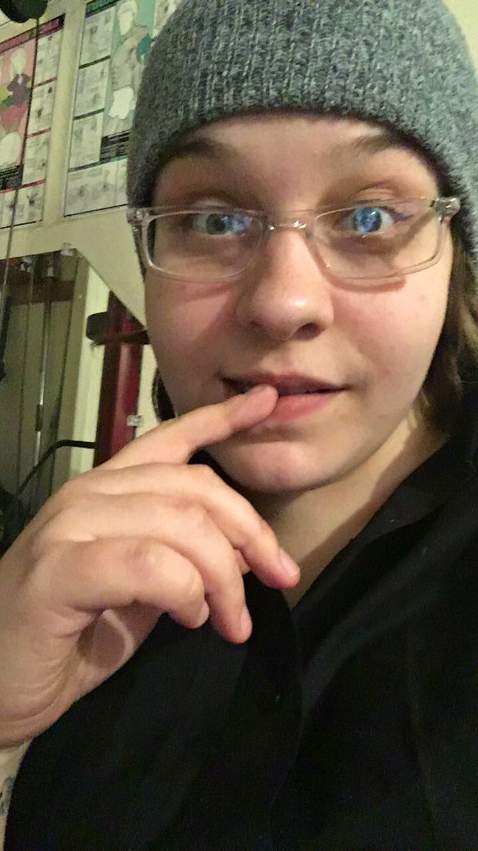 MomoRamos94's tweet photo. Not like the best looking but there's a pupper so that makes me a little cuter lol #selfiesforqueers #LGBTCuties #gwlg #single #slideintheDM https://t.co/Wen5ikYXYT