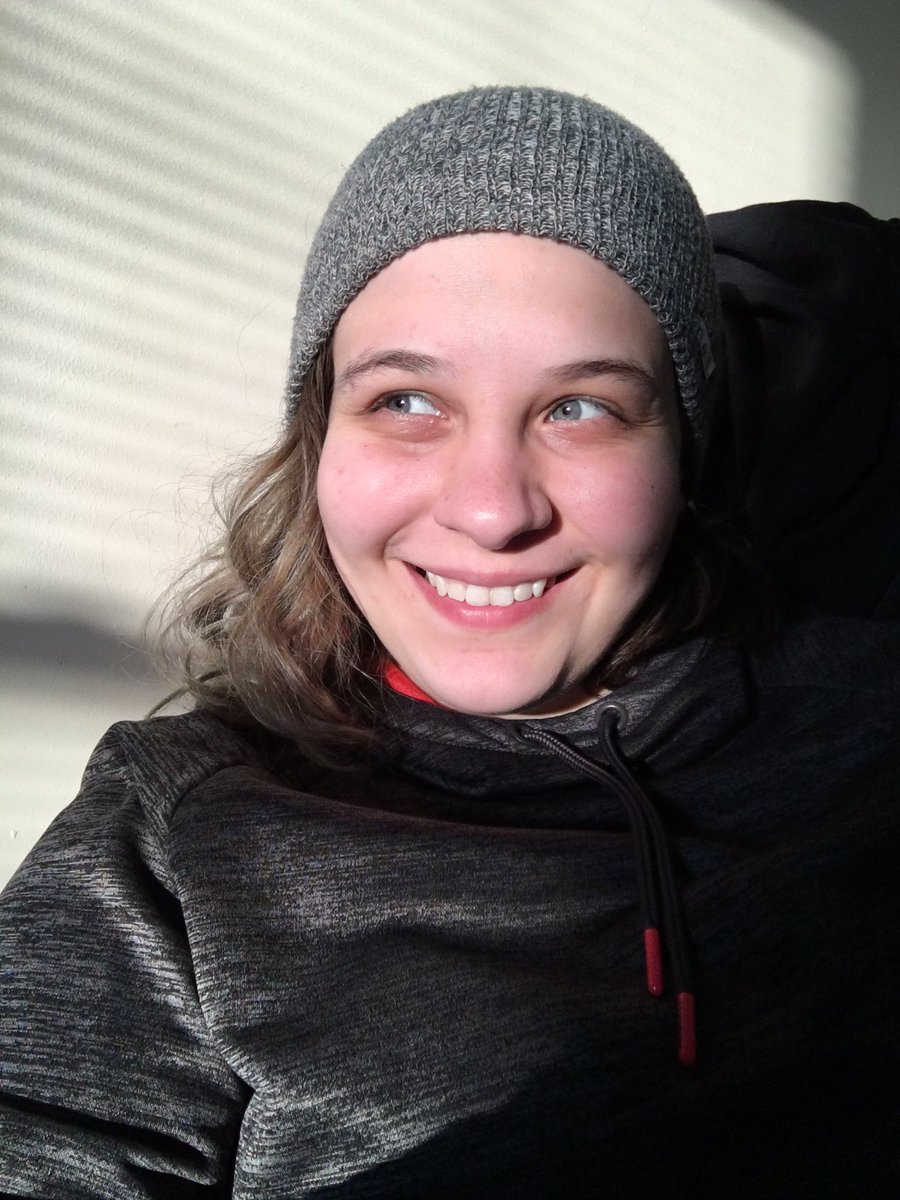 MomoRamos94's tweet photo. Not like the best looking but there's a pupper so that makes me a little cuter lol #selfiesforqueers #LGBTCuties #gwlg #single #slideintheDM https://t.co/Wen5ikYXYT