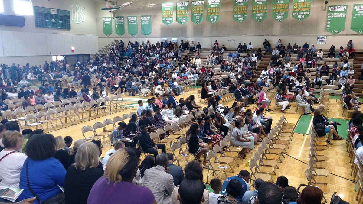 OmahaPubSchool's tweet photo. Congrats to the 7th &amp; 8th grade #AAWESOME2018 awards students! #OPSProud https://t.co/OesmDElaT3