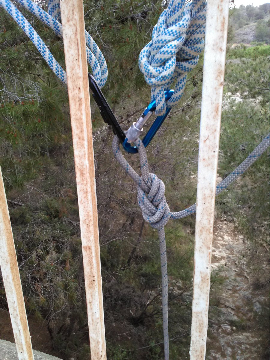 el_jina's tweet photo. Acabamos un excelente día de Montaña, practicando descenso y progresión, técnicas de #rescate y #autorescate https://t.co/Hz32EtgFvi