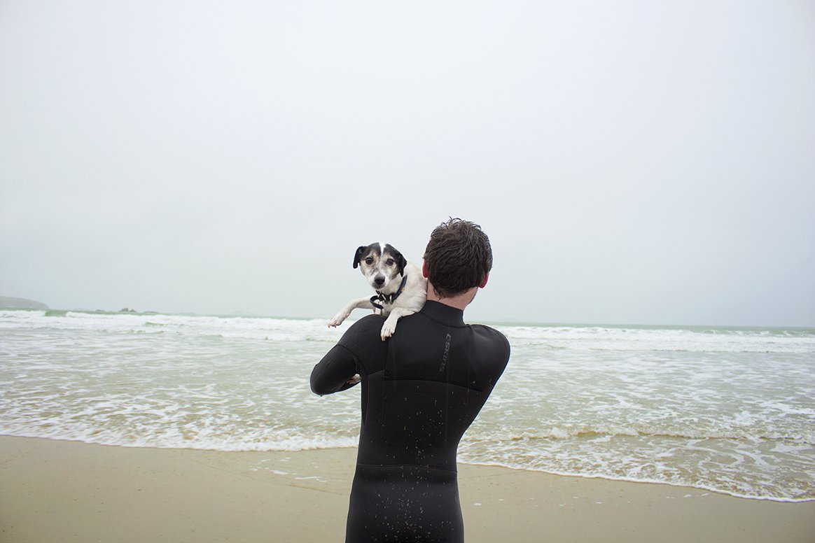 TaraJones_Photo's tweet photo. Mans best friend! 

#dogsoftwitter #beachlife #surf #wetsuit #sea #Photographie #jackrussell #mansbestfriend #cskins #portraitphotography  #advertisingphotography #CutenessOverload  #love https://t.co/GLQ4BL2pjG
