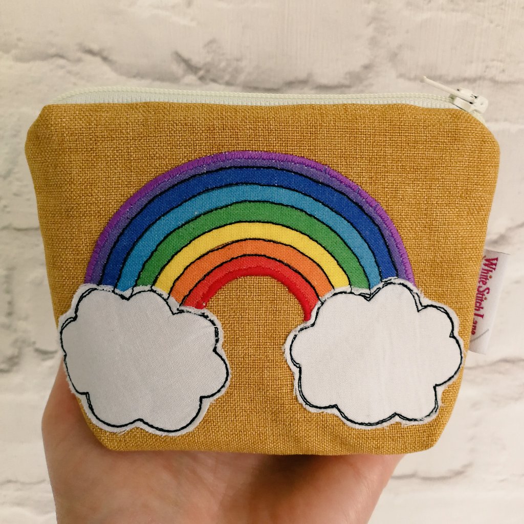 Happy Sunday evening folks 🌈 Hopefully this is the only rainbow you have seen today.... It's been beautiful here ☀️#sunnysunday #handmade #Purse #onlinecraft #etsy #etsyshop  #etsyuk # #crafthour #handmadehour