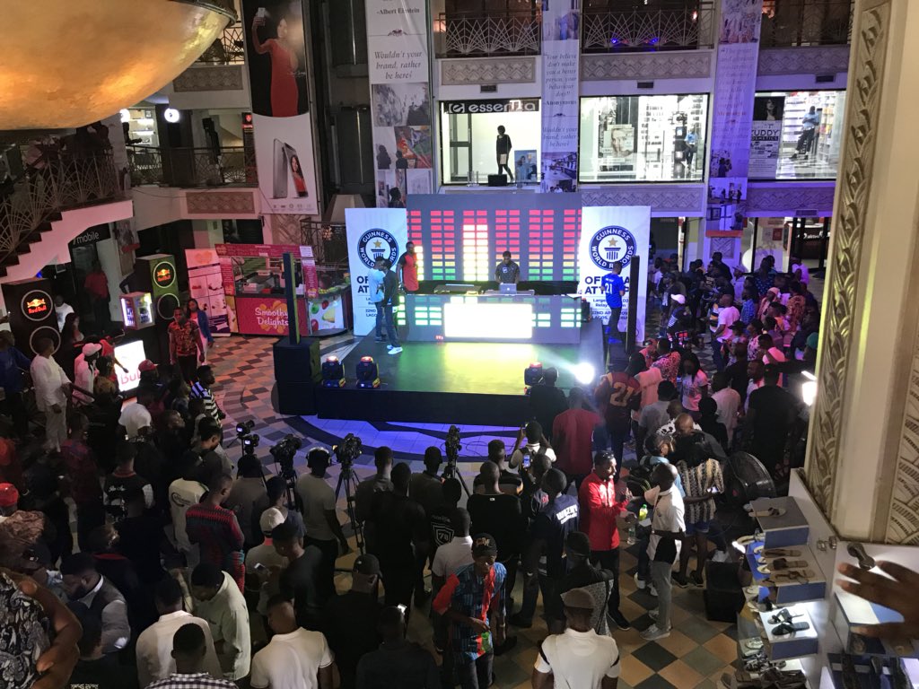 Keemlawal47's tweet photo. Live @ Silverbird Galleria in VI, Lagos where about 250 top Disc Jockeys (DJs) in Nigeria are attempting 2 set a new Guinness World Record 4 d largest & longest club Deejay relay session.
#mixathon2018 #djmixathon #djmixathon2018 #historymakers #NigeriaDJs #Yeswecan ๐ณ๐ฌ๐๐๐ https://t.co/ZHcm5g0f3Q