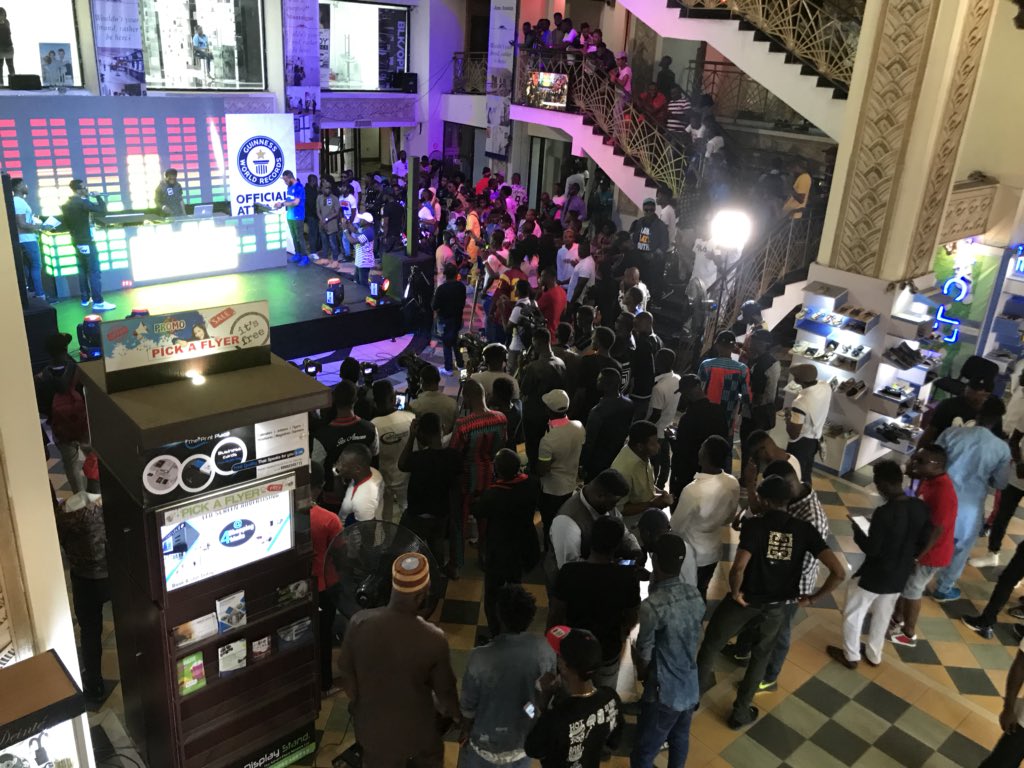 Keemlawal47's tweet photo. Live @ Silverbird Galleria in VI, Lagos where about 250 top Disc Jockeys (DJs) in Nigeria are attempting 2 set a new Guinness World Record 4 d largest & longest club Deejay relay session.
#mixathon2018 #djmixathon #djmixathon2018 #historymakers #NigeriaDJs #Yeswecan ๐ณ๐ฌ๐๐๐ https://t.co/ZHcm5g0f3Q