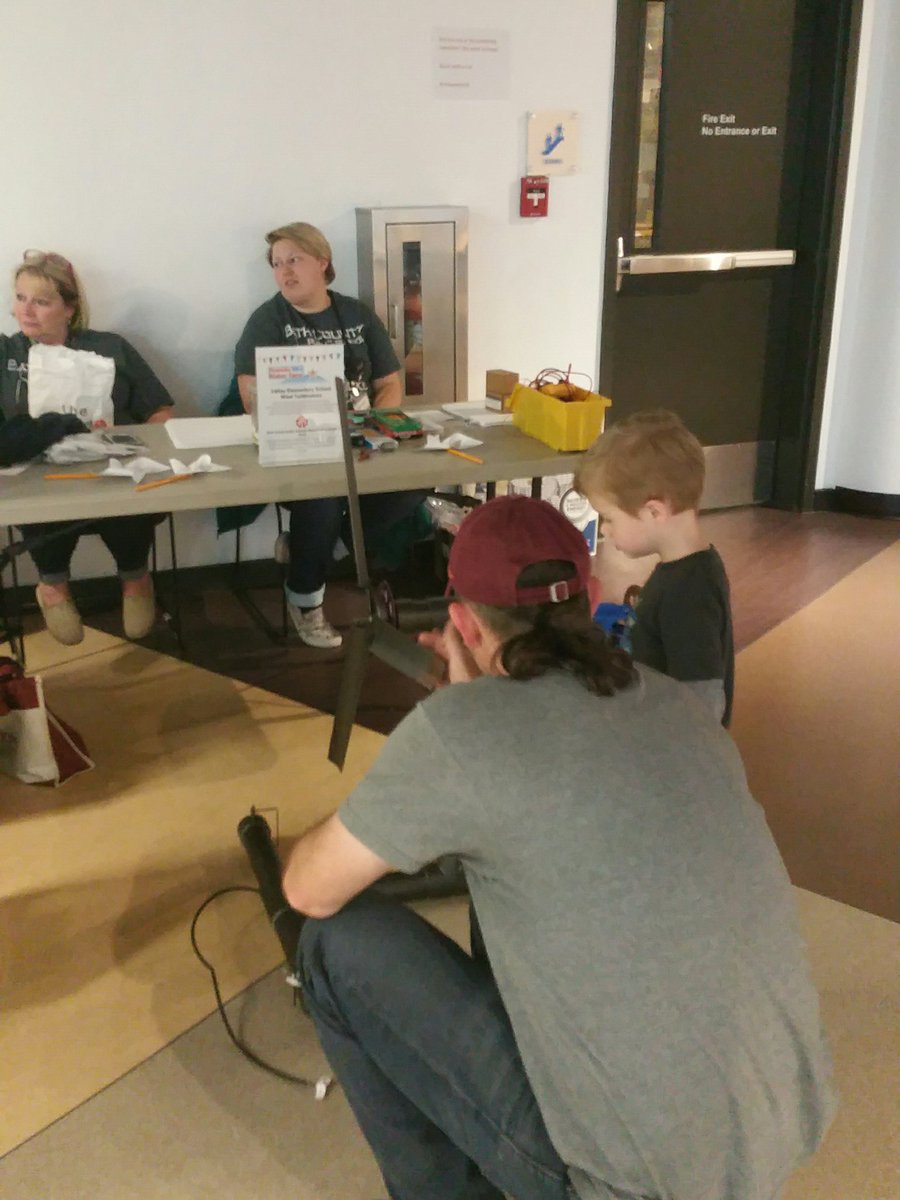 NokeMakerFaire's tweet photo. Wind turbinators showing off their winning turbine @NokeMakerFaire @scimuseum #nokemaker18 #nokemakerfaire18 https://t.co/qHDwkSe0Zi