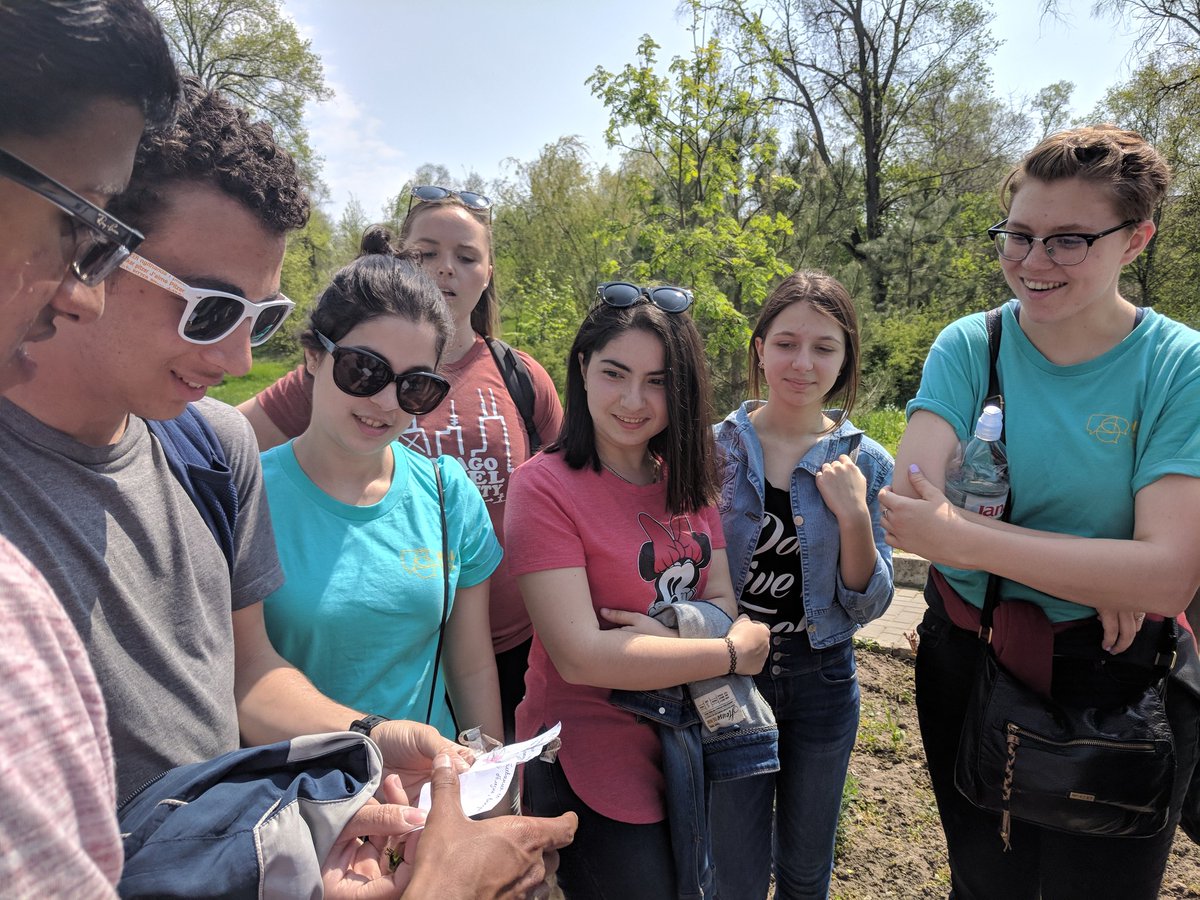 m_at_councils's tweet image. #NSLIY students celebrated #GYSD2018 today by joining forces with #AccessProgram students in Taraclia, Moldova, for a scavenger hunt and flower planting as part of an AIDS awareness campaign. Afterward, they bonded over pizza! Today = success ✔️