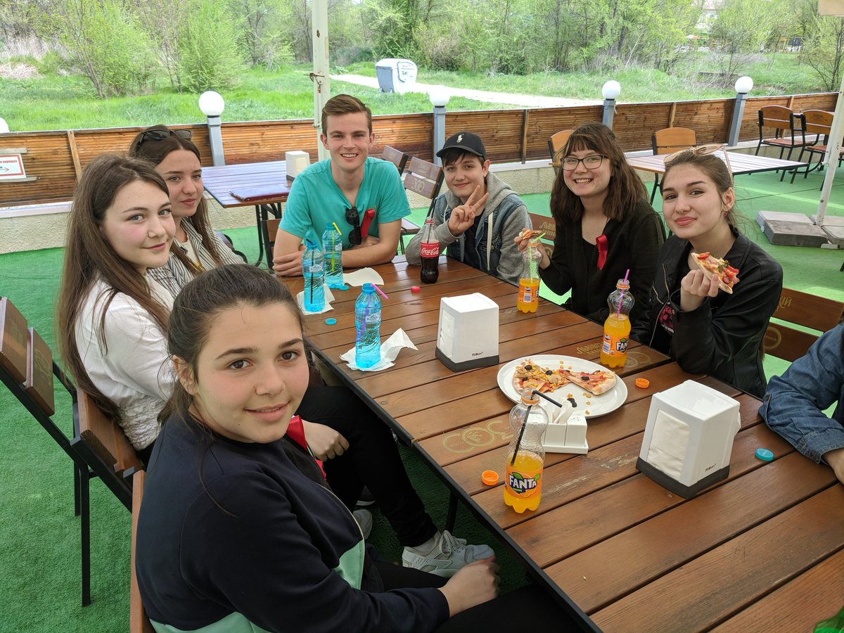m_at_councils's tweet image. #NSLIY students celebrated #GYSD2018 today by joining forces with #AccessProgram students in Taraclia, Moldova, for a scavenger hunt and flower planting as part of an AIDS awareness campaign. Afterward, they bonded over pizza! Today = success ✔️