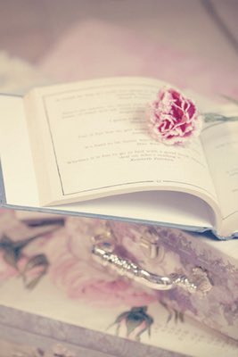 .
.
.
.
.
.

ملّيت .. من كثرت الخـذلان ،
والضيق في #صمت يفنيني !
~
محتاج ما احتاج لاي انسان ،
محتاج ( يـا رب ) #تغـــنيني !..💭🌸

 #قروب_فيض_المشاعر