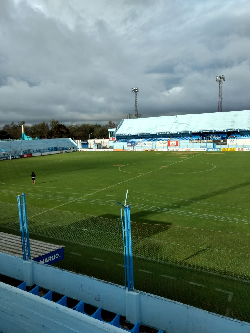 InteriorFut's tweet photo. 📺 #IFPlay El equipo de @InteriorFut ya se encuentra en el Estadio Antonio Candini a la espera del partido entre @EstudiantesRio4 y @GimnasiaMendoza. Sumate desde las 17:40 a la transmisión ➡️ https://t.co/aZ4hCTV1ik https://t.co/UvjTKhSr1x