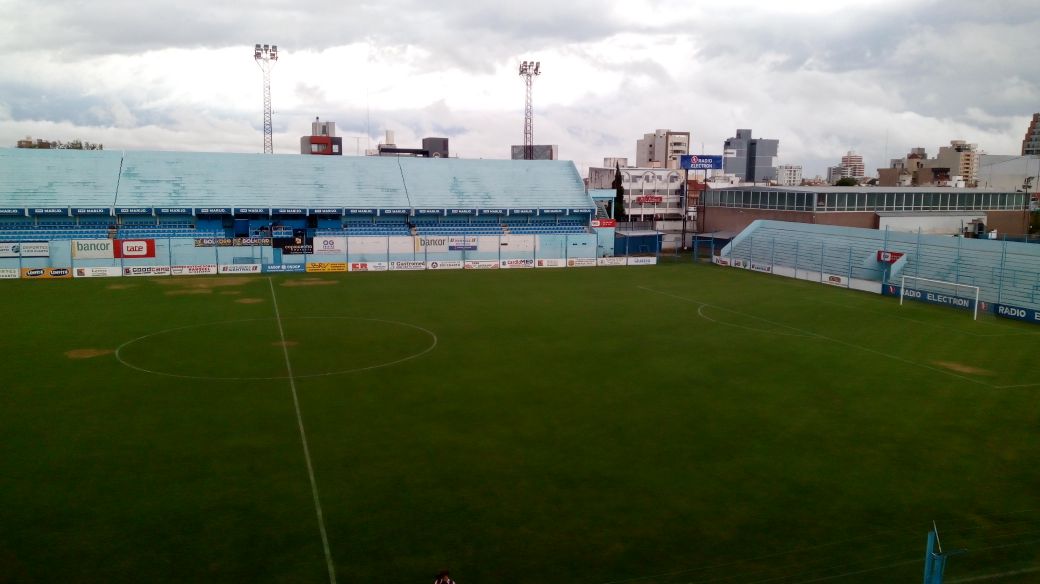 InteriorFut's tweet photo. 📺 #IFPlay El equipo de @InteriorFut ya se encuentra en el Estadio Antonio Candini a la espera del partido entre @EstudiantesRio4 y @GimnasiaMendoza. Sumate desde las 17:40 a la transmisión ➡️ https://t.co/aZ4hCTV1ik https://t.co/UvjTKhSr1x