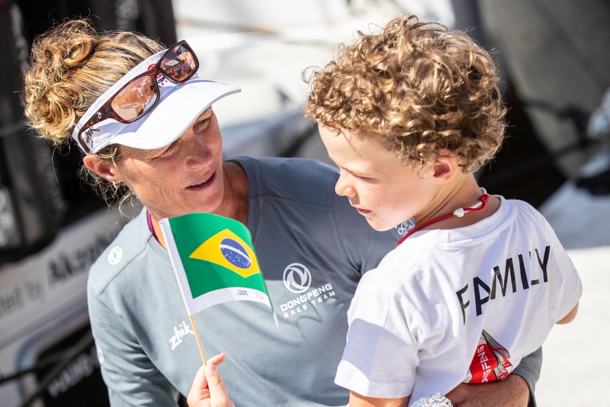 DongfengRacing's tweet image. "We are thinking more and more about how to achieve our dream" - @CCaudrelier as Dongfeng Race Team 🇨🇳 sets sail from Brazil 🇧🇷. Read more 📰 from the sailors and the meteorologist here: bit.ly/2HPALMh. #volvooceanrace  @volvooceanrace @CarolijnBrouwer @DWyachting