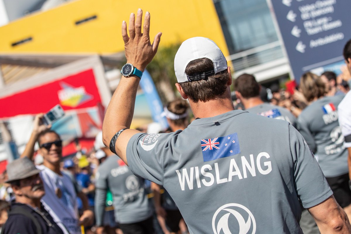 DongfengRacing's tweet image. "We are thinking more and more about how to achieve our dream" - @CCaudrelier as Dongfeng Race Team 🇨🇳 sets sail from Brazil 🇧🇷. Read more 📰 from the sailors and the meteorologist here: bit.ly/2HPALMh. #volvooceanrace  @volvooceanrace @CarolijnBrouwer @DWyachting