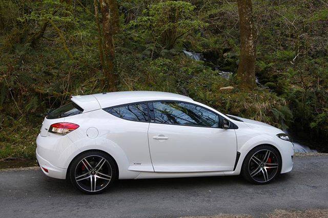 trsracingteam's tweet photo. El origen #TRSsportstyling @renaultsport #meganers #chasiscup #19inches #300cv @donsilenciosoroar https://t.co/Ri1UJ9sEMU https://t.co/yreUmyN1qs