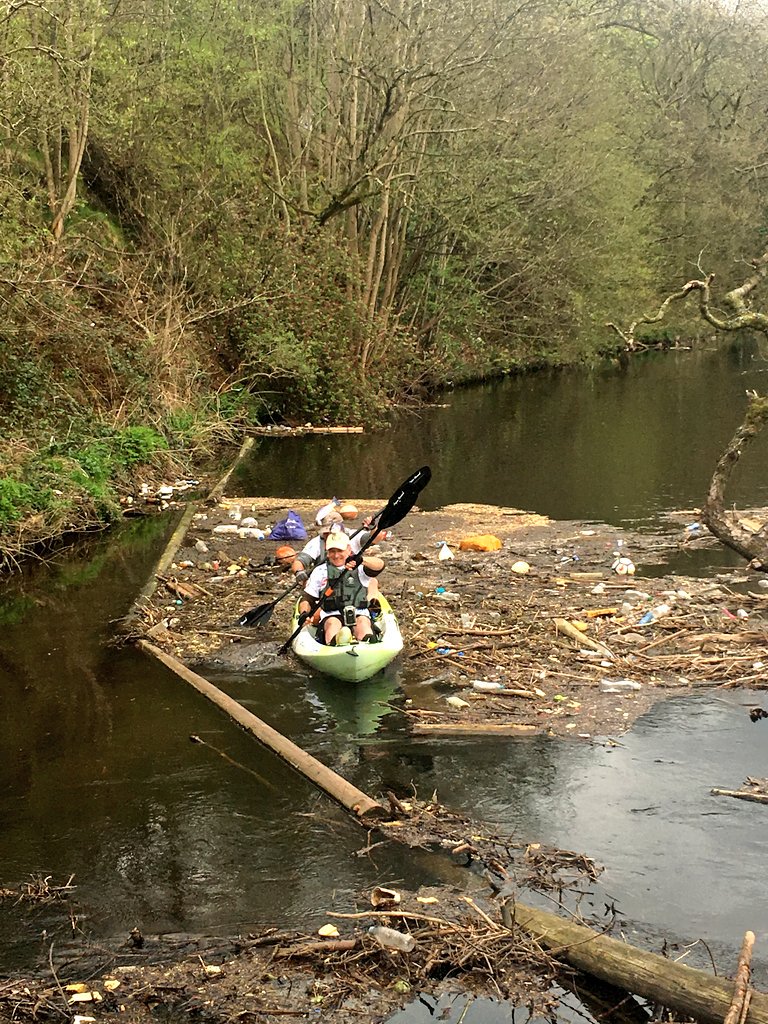 ProfJGrey's tweet photo. Lowlights:
Fridge over troubled water (1of5)
Washing machines x7
Dead ewes 6 &amp; lambs 5 (+ horse in a tree, dead)
Marley tip + outfall sanitary waste
#plasticpollution 
@gianthogweeduk #INNS 
Illegal fishing https://t.co/hIxrsa3wxU