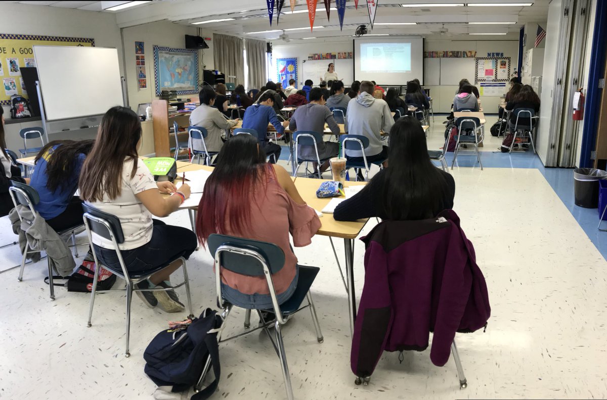 WHShistoryninja's tweet photo. First APUSH review session is jam packed! Students are coming in to review Periods 1, 2, and 3 in preparation for the AP exam. @Wheeling_Cats @signorahawkins https://t.co/WvbeZuOxBb