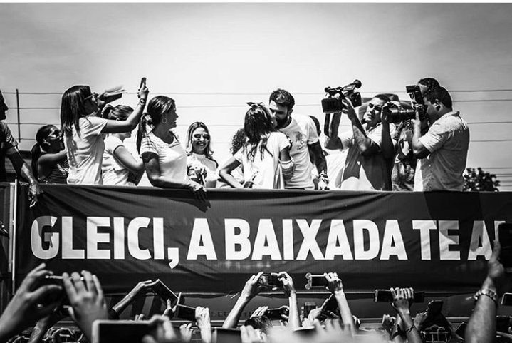 itolindoo's tweet photo. Gleigner: casal que milita e se beija 🍀 https://t.co/27zK4R8fgz