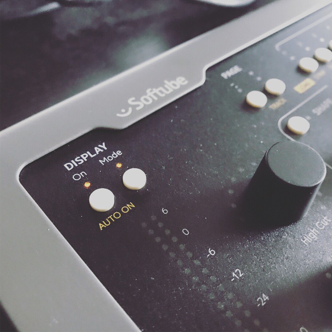 TheReal_bEMusic's tweet photo. Latest addition to the Studio |
#musicproduction #musicproducer #midi #keyboard #composerlife #homestudio #showoffyourstudio #studio #studiolife #synthesizer #analogsynth #synth #synthporn @SoftubeStudios #console1 #console1mk2
Now just waiting for my @mixingtable enclosure. 😊 https://t.co/FBR8V4hR9R
