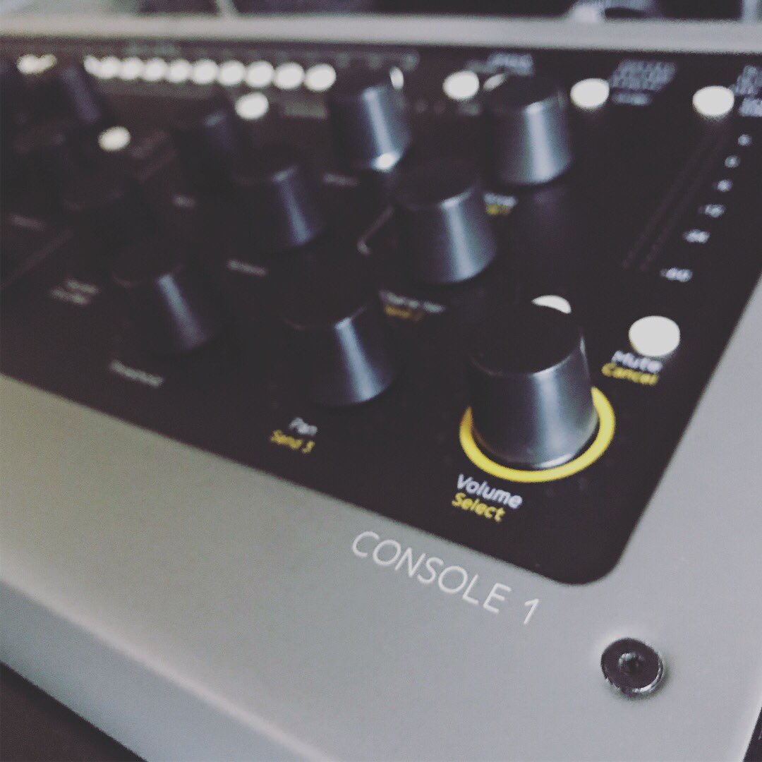 TheReal_bEMusic's tweet photo. Latest addition to the Studio |
#musicproduction #musicproducer #midi #keyboard #composerlife #homestudio #showoffyourstudio #studio #studiolife #synthesizer #analogsynth #synth #synthporn @SoftubeStudios #console1 #console1mk2
Now just waiting for my @mixingtable enclosure. 😊 https://t.co/FBR8V4hR9R