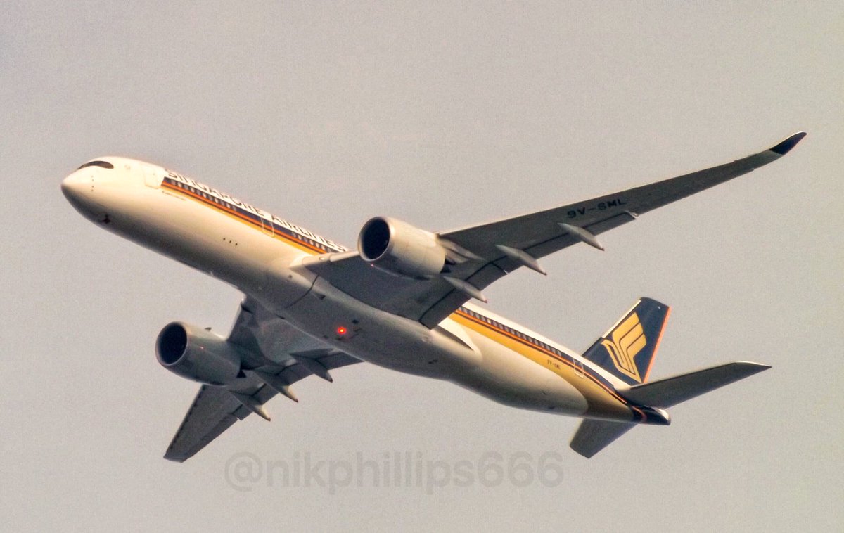 NikPhillips666's tweet photo. Singapore Airlines #SQ52 arriving into @manairport this morning - nice to do some back yard spotting for a change.. https://t.co/9ogvNTarKU
