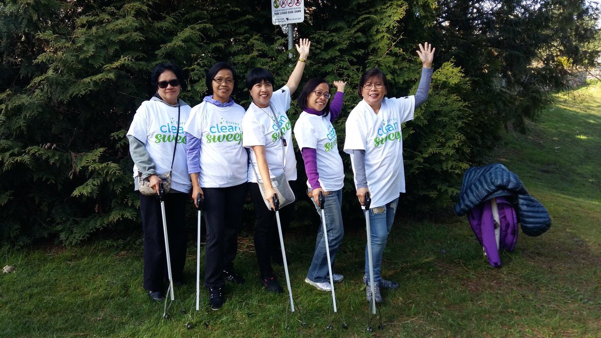 CityofSurrey's tweet photo. Thanks to residents that have been volunteering to keep #CityofSurrey green this weekend. #ArborDay planted new trees in Sullivan Park & the #SurreyCleanSweep teams have been busy cleaning up communities. https://t.co/CZb7TSXxUH