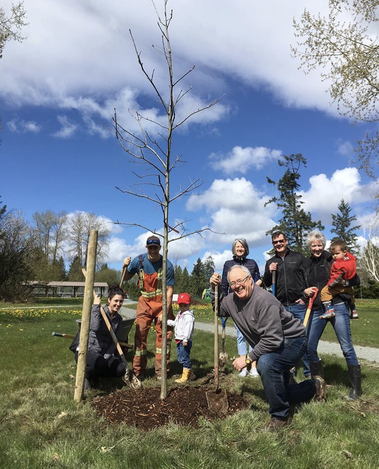 CityofSurrey's tweet photo. Thanks to residents that have been volunteering to keep #CityofSurrey green this weekend. #ArborDay planted new trees in Sullivan Park & the #SurreyCleanSweep teams have been busy cleaning up communities. https://t.co/CZb7TSXxUH