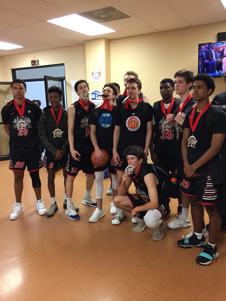 expose_or's tweet photo. 2020 NewEra Squad wins championship game By 15+ These kids are dawgs 🚨🏀 @AustinNewEra @BigfootHoops https://t.co/VFrBcZPU6F