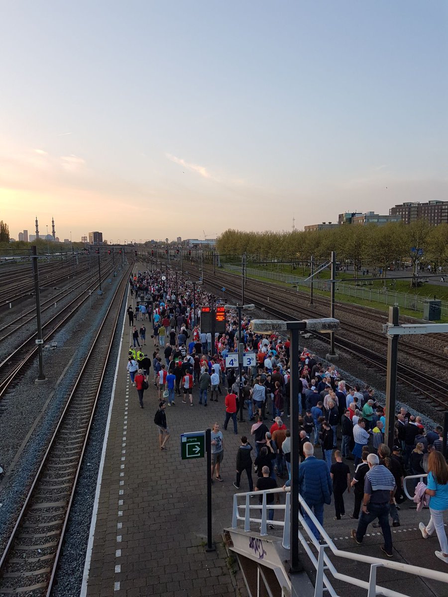 GAINFRA_ZW4's tweet photo. en de finale is gestreden. Alles weer veilig onderweg. Sommigen een beertke te veel gedronken,,, met @NS_VenS  en @GAINFRA_ZW3 en Kees vd B. alles onder controle. https://t.co/gj6sWup4NY