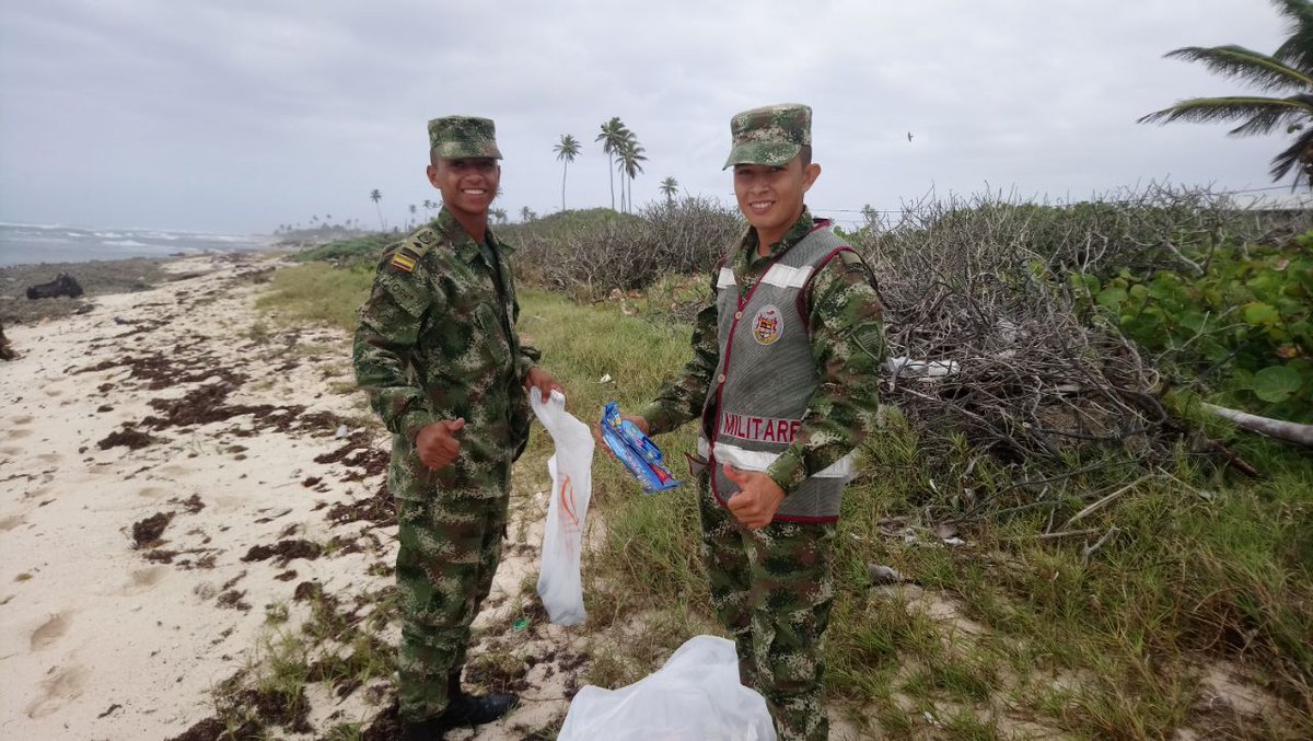 Ingenieros_EJC's tweet photo. En el #DiaMundialDeLaTierra Soldados #IngenierosMilitares #BIOPE #BRING #COING del @COL_EJERCITO realizaron actividades conjuntas de recolección de #ResiduosSolidos en las playas de Sound Bay de San Andres Islas, para proteger el ecosistema de la contaminación #HeroesMultimision https://t.co/b9kaGB5y60