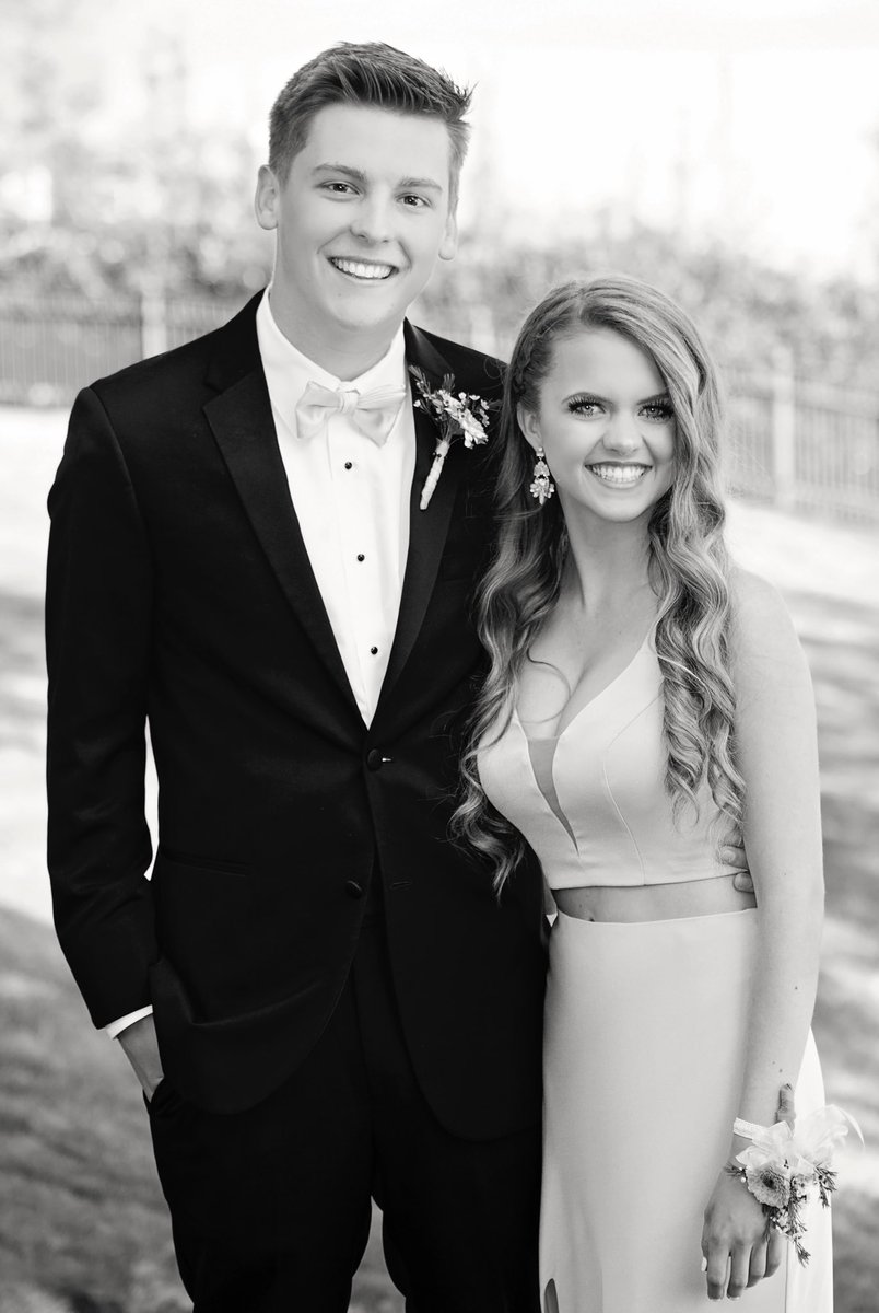 CatawbaRidgeTV's tweet photo. #BuzzisLife... prom edition https://t.co/S0h8FF4Mfb