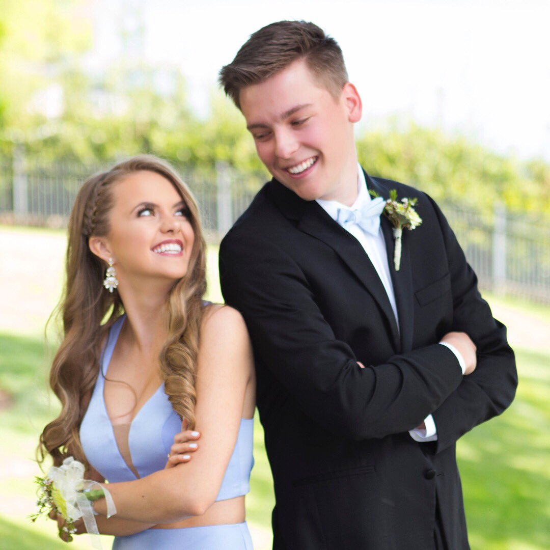 CatawbaRidgeTV's tweet photo. #BuzzisLife... prom edition https://t.co/S0h8FF4Mfb