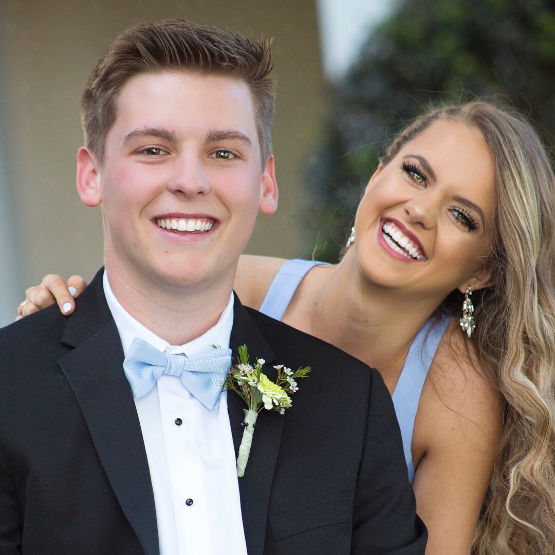 CatawbaRidgeTV's tweet photo. #BuzzisLife... prom edition https://t.co/S0h8FF4Mfb