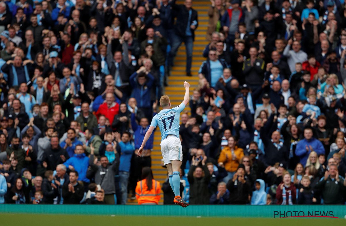KevinDeBruyne's tweet photo. Stand up if you love City! https://t.co/SgnY9X03CL