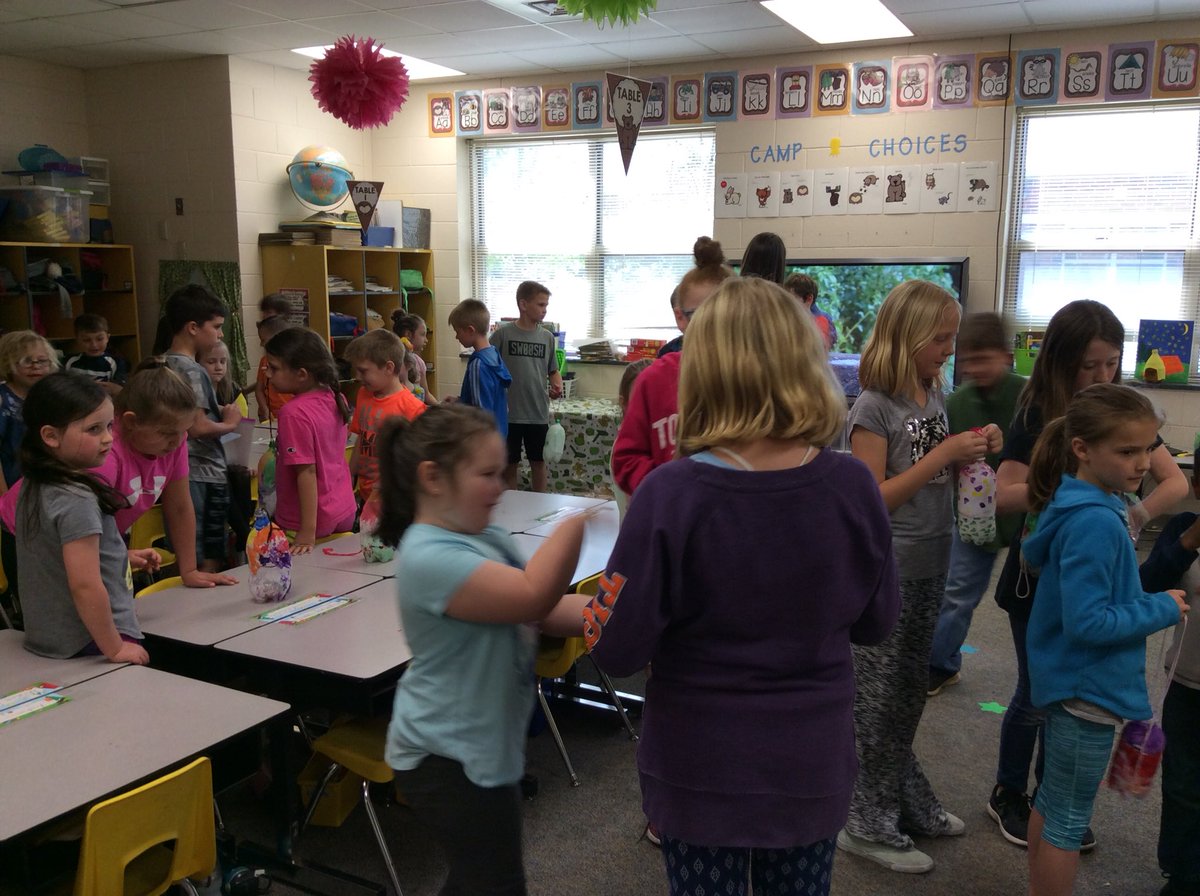 ksandersHMES's tweet photo. We supported our 1st grade friends by purchasing their STEM projects. We are so proud of Ms. Lusk’s class! Thank you for inviting us to be a part of your project. https://t.co/4tBQVTy80I