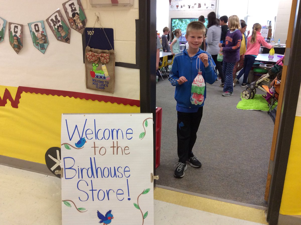 ksandersHMES's tweet photo. We supported our 1st grade friends by purchasing their STEM projects. We are so proud of Ms. Lusk’s class! Thank you for inviting us to be a part of your project. https://t.co/4tBQVTy80I