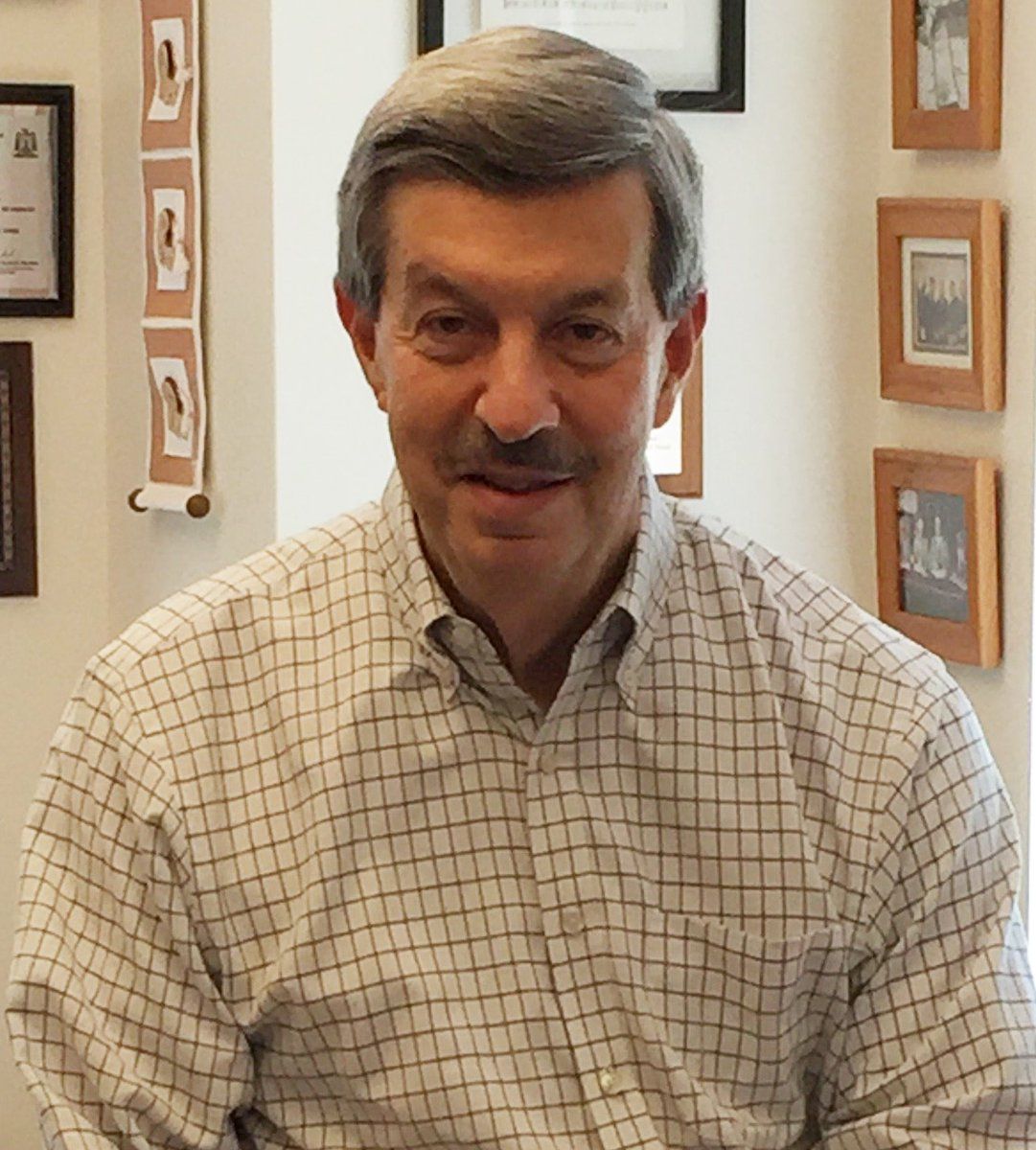 SciPolAPS's tweet photo. #ExpBio attendees, have you spotted @ExecDirectorAPS Marty Frank? What about his 2-dimensional counterparts? Take a selfie when you spot him and post it with #ISpyMarty! https://t.co/EhIQTfeZBc