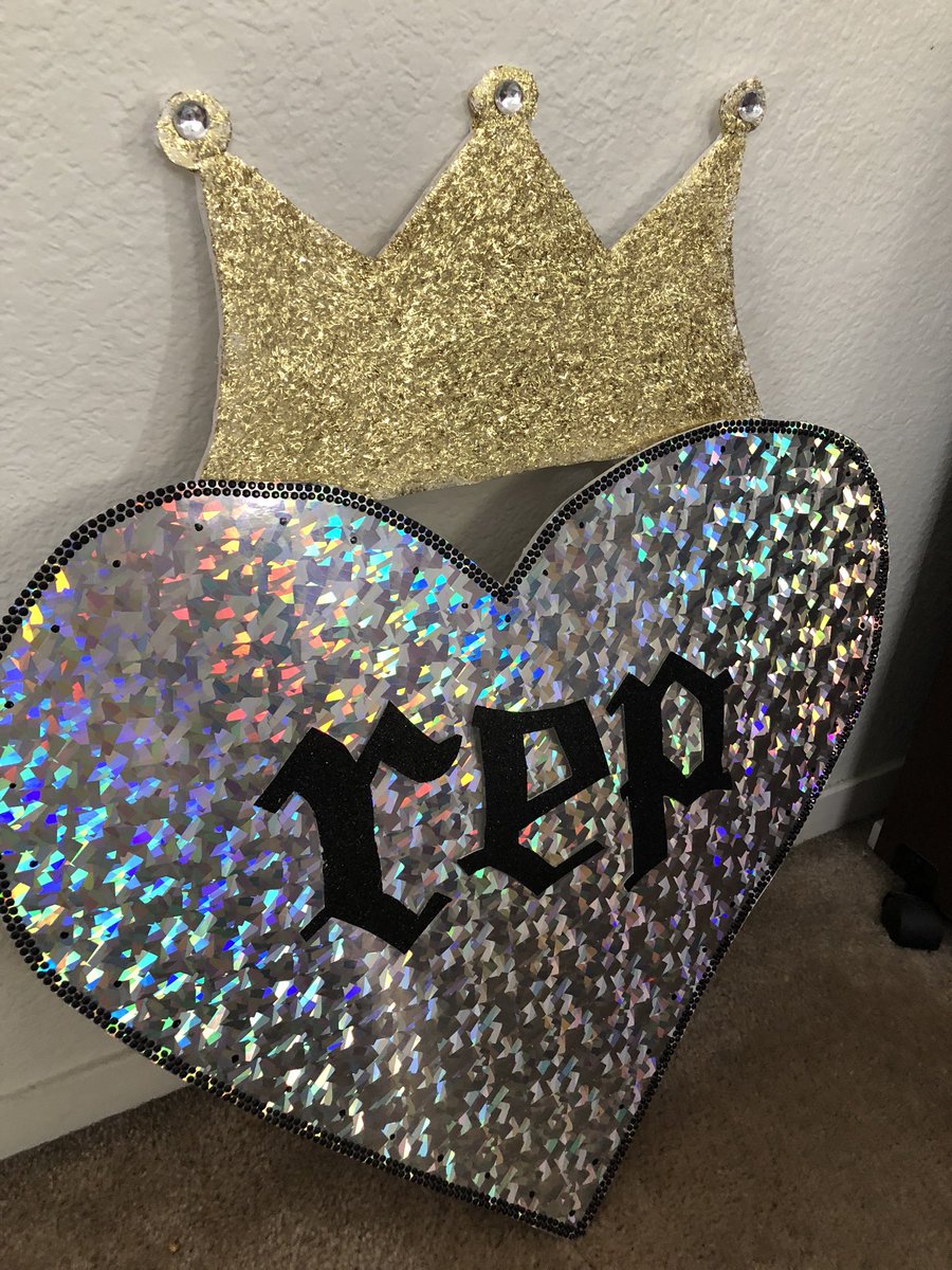 sfswift13's tweet image. My outfit and poster for the #reputationStadiumTour in Santa Clara!! I’m so ready for it✨🐍💋🎤@taylorswift13 @taylornation13 5/11 FLR L ROW 20 Seat 16! 5/12 FLR M ROW 34 SEAT 30! and I get to see you from the FRONT ROW of one of the mini stages the first night✨😭