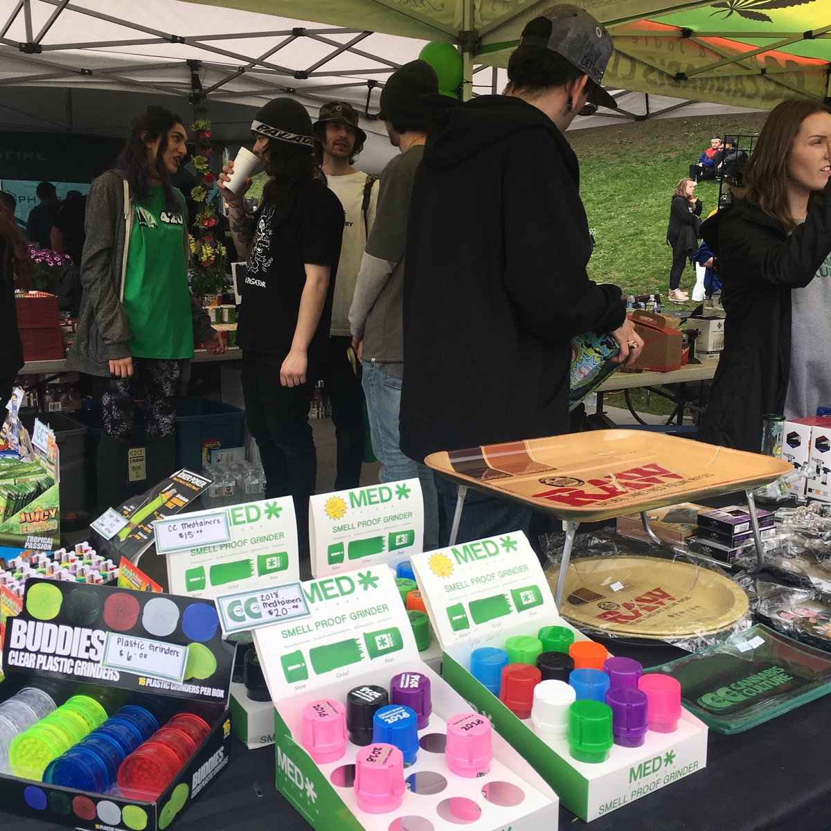 canada_med's tweet photo. Good vibes at #vancouver420 🔥 @CannabisCulture tent ✌🏼 #high #headshop #logo #cannabisculture #420 #medtainer #officallogo #logo #weshoukdsmoke #joint #medtainercanada #sunsetbeach #vancity https://t.co/l2CtQC8apv