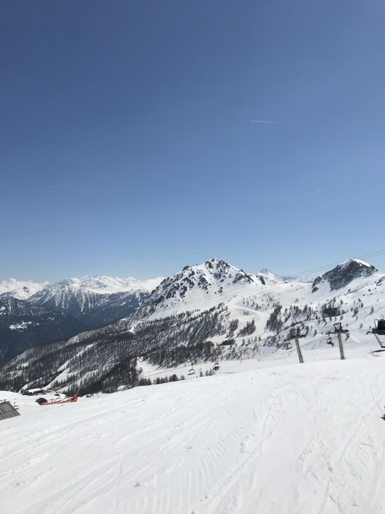 SerreChe_FR's tweet photo. 😎 Dernier jour de ski de la saison 2017-2018 dans des conditions incroyables, toutes les équipes de Serre Chevalier vous remercient ! 
➡️ Rendez vous le 7 décembre 2018 !
#ski @FranceMontagnes https://t.co/fr8j8EQ9XT