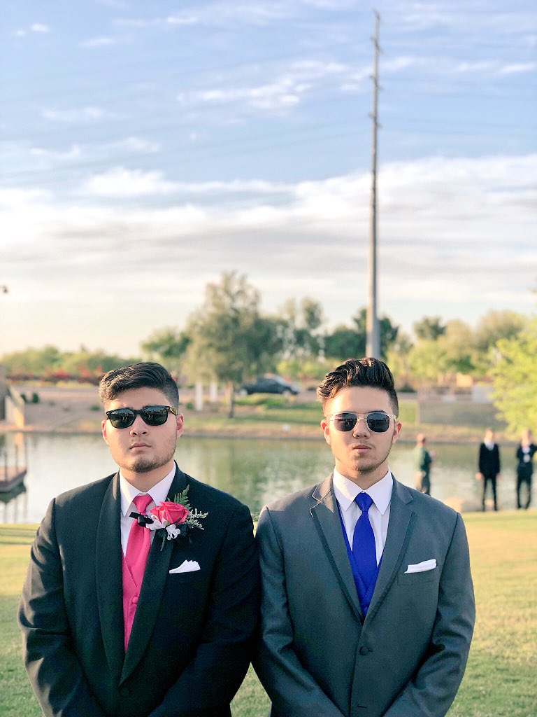 People
Running 
Outa 
Money 
#Prom2k18