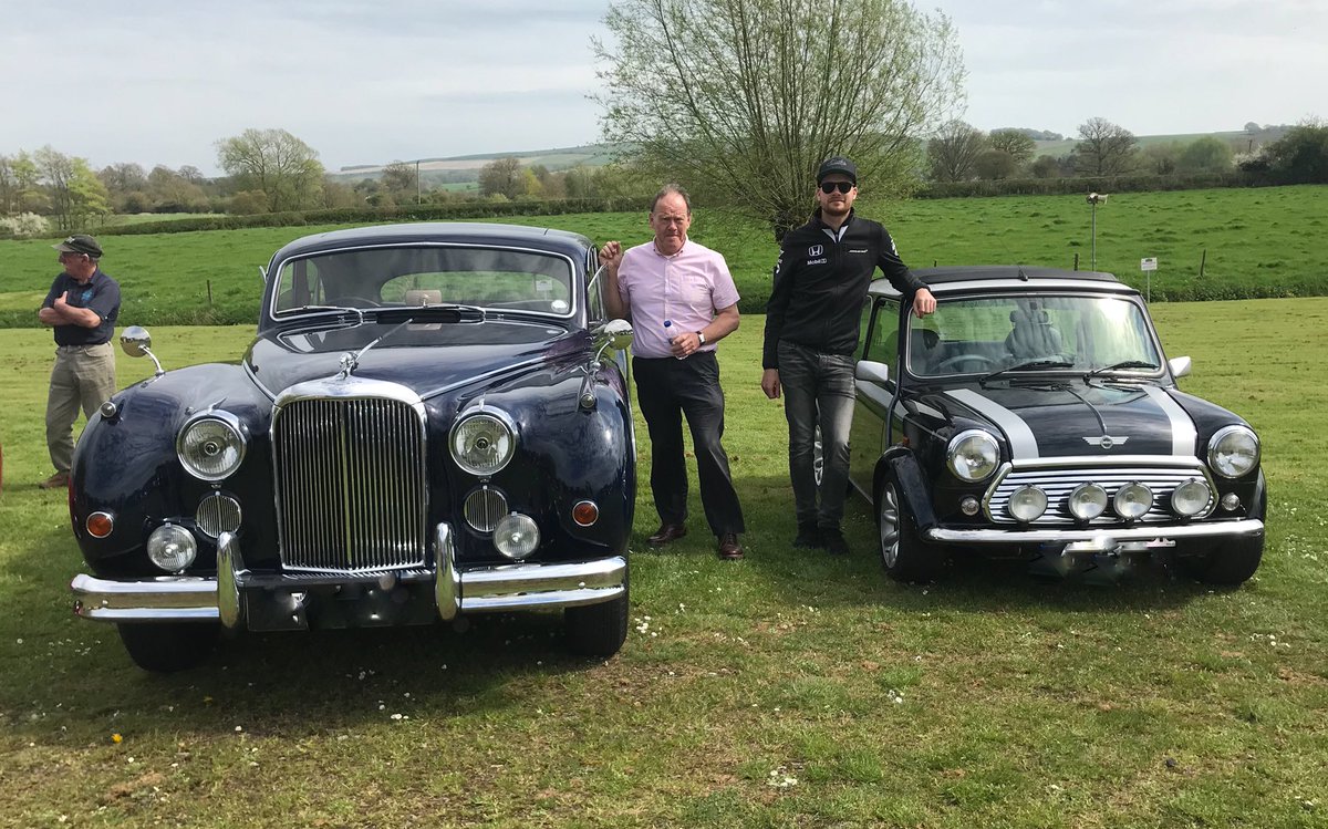 Father and son out driving for the day #driveitday #classiccarweekly <a href="/ClassicCarWkly/">Classic Car Weekly</a> #mini #jaguar #father #son #fatherandson #mkix #coopersport #british