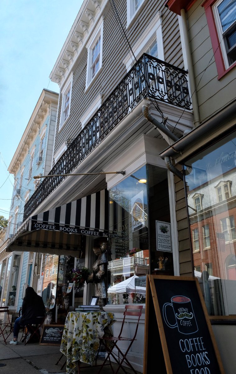 soappman's tweet photo. If you’re looking for a great place to enjoy a cup of coffee, a good book and a great atmosphere, Old Fox Books in Annapolis, Maryland is the place.
https://t.co/6kP1sTyrim
#Annapolis #Maryland #CoffeeHouse #UsedBookShop https://t.co/0ubxiJNYko